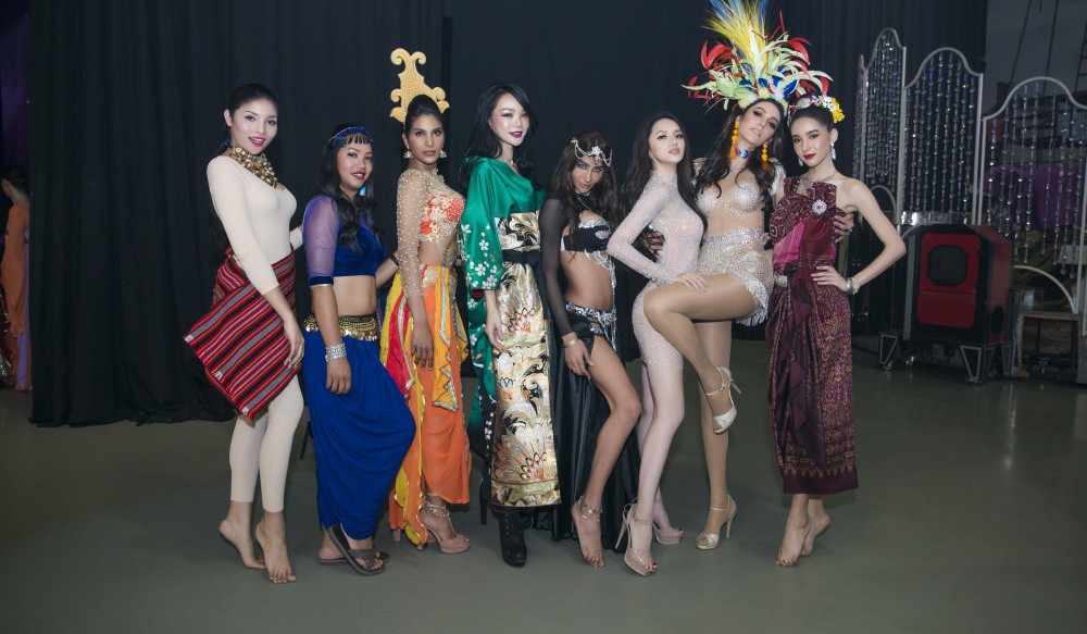 Khán giả Thái Lan phấn khích trước phần trình diễn cực bốc lửa của Hương Giang trong vòng thi tài năng Khán giả Thái Lan phấn khích trước phần trình diễn cực bốc lửa của Hương Giang trong vòng thi tài năng
